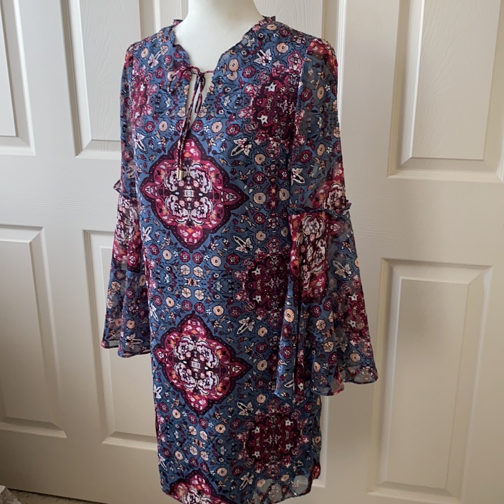 WHBM Bell Sleeve Medallion Print Dress Size XS - Picture 4 of 16